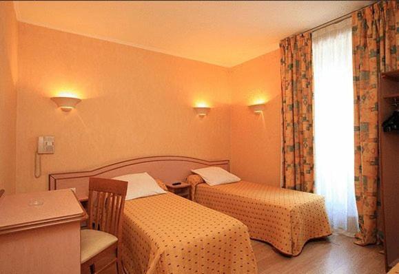 Marciano Hotel Gare Du Nord Parijs Kamer foto